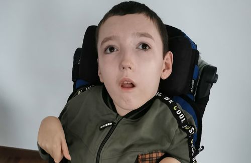 Tragiczny wypadek odebrał Kostkowi normalne życie.