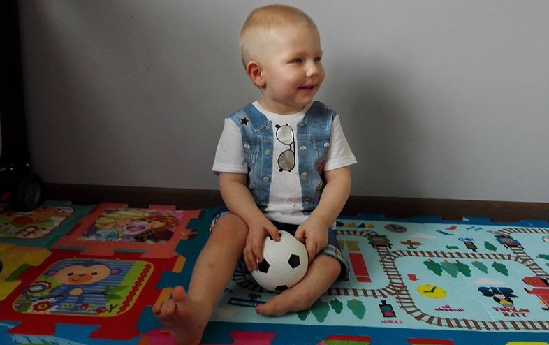 Mikołaj może chodzić, pomóż mu!