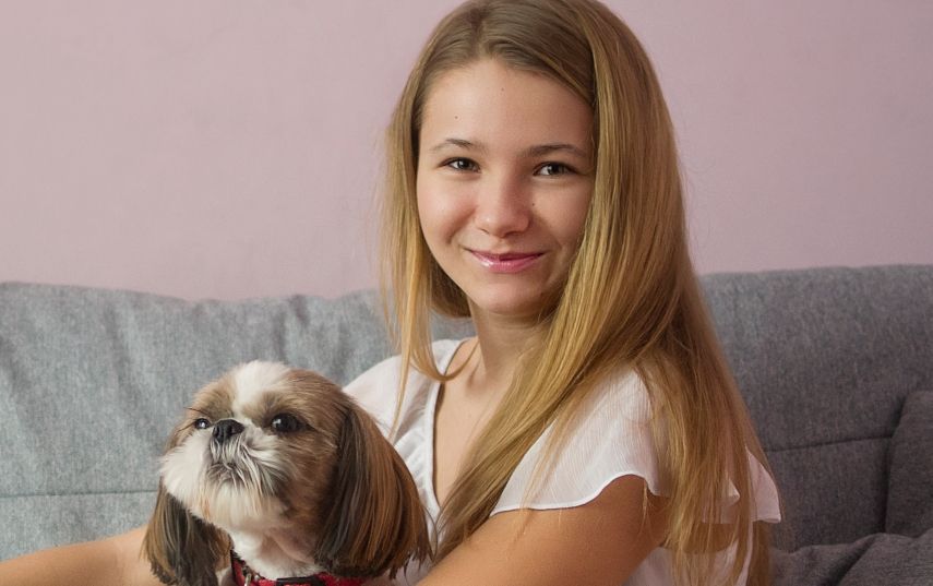 Pomóż Amelce, by miała w końcu szczęśliwe dzieciństwo!