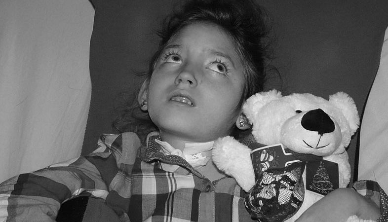 Emilka potrzebuje kamizelki do oscylacji płuc